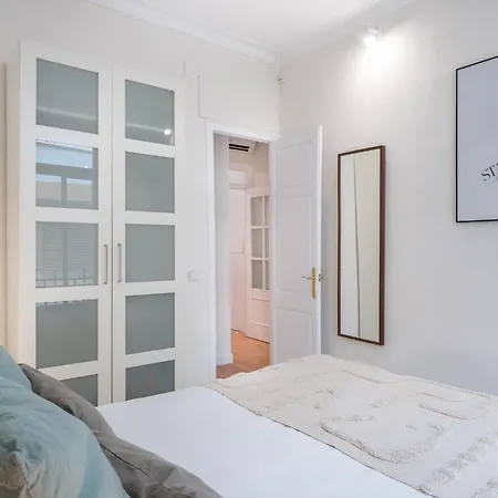Experience Local Life In The Heart Of Gracia