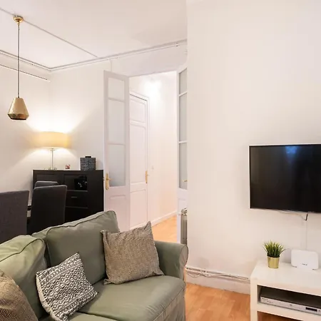 Experience Local Life In The Heart Of Gracia Βαρκελώνη