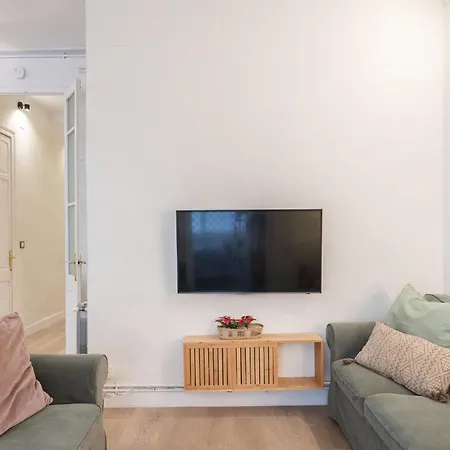 Experience Local Life In The Heart Of Gracia, Daire Barselona